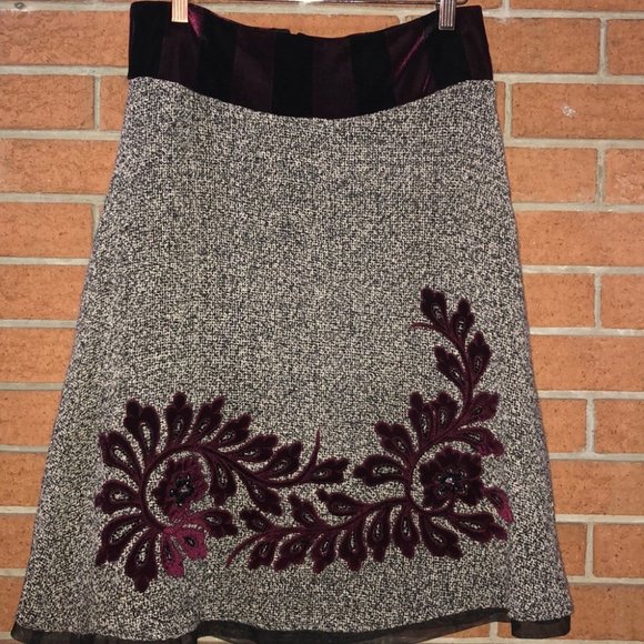 🍾VINTAGE DOLCE🍾TWEED A-LINE SKIRT WITH APPLIQUÉ